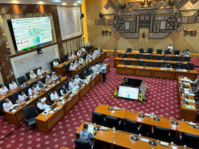 Suasana rapat Komisi IX DPR dengan Kepala BPOM Taruna Ikrar di Kompleks Parlemen, Senayan, Jakarta, Rabu (9/9/2026). Foto: Nasywa Athifah/kumparan