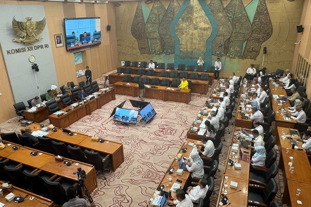 Rapat dengar pendapat (RDP) Komisi XII DPR RI bersama Kepala Badan Informasi Geospasial (BIG) dan Kepala Badan Pengawas Tenaga Nuklir (BAPETEN) di Kompleks Parlemen, Senayan, Jakarta, Rabu (9/9/2026). Foto: Joakhim Tharob/kumparan