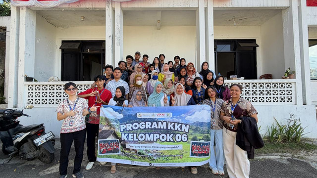 Mahasiswa KKN UTA 45 Jakarta melakukan sosialisasi DAGUSIBU bersama kader PKK
