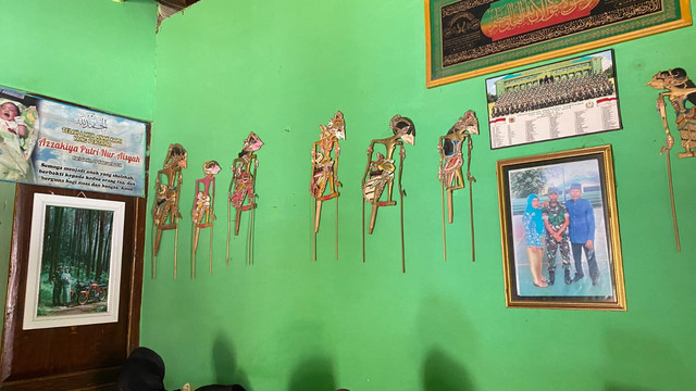 Foto koleksi wayang timplong : Bapak Suyadi, Pace Nganjuk