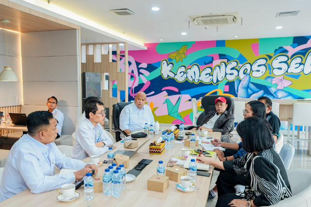 Wakil Menteri Sosial Agus Jabo Priyono dorong Pemkab Flores Timur dan Mamasa siapkan lahan serta kelengkapan sertifikat untuk pembangunan Sekolah Rakyat permanen di Jakarta, Rabu (9/9/2026). Foto: Kemensos RI