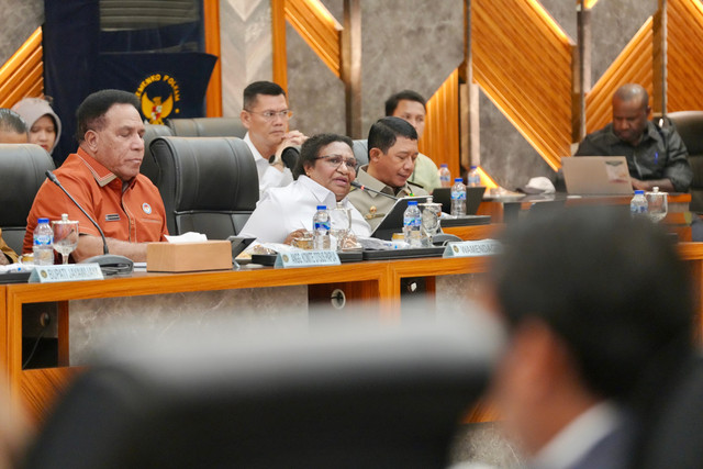 Wamendagri Ribka Haluk dorong Pemkab Jayawijaya dan Lanny Jaya segera rampungkan pendataan warga terdampak konflik untuk percepat penyaluran santunan Kemensos dalam Rakor di Kemenko Polkam, Jakarta, Rabu (9/9/2026). Foto: Kemendagri RI