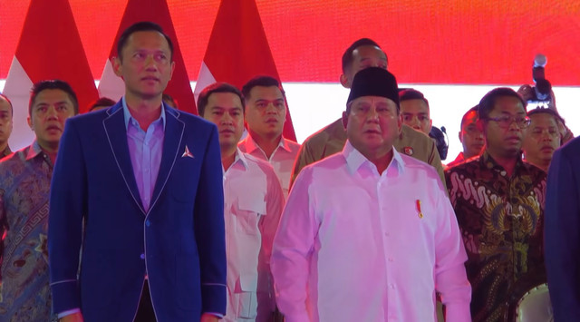 Presiden Prabowo bersama Ketua Umum Partai Demokrat, Agus Harimurti Yudhoyono saat Perayaan HUT ke-25 Partai Demokrat di Indonesia Arena, Kompleks GBK, Jakarta, Rabu (9/9/2026). Foto: YouTube/ Partai Demokrat 