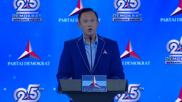 Ketua Umum Partai Demokrat Agus Harimurti Yudhoyono memberikan sambutan dalam perayaan HUT ke-25 Partai Demokrat di Indonesia Arena, Kompleks GBK, Jakarta, Rabu (9/9/2026). Foto: YouTube/ Partai Demokrat