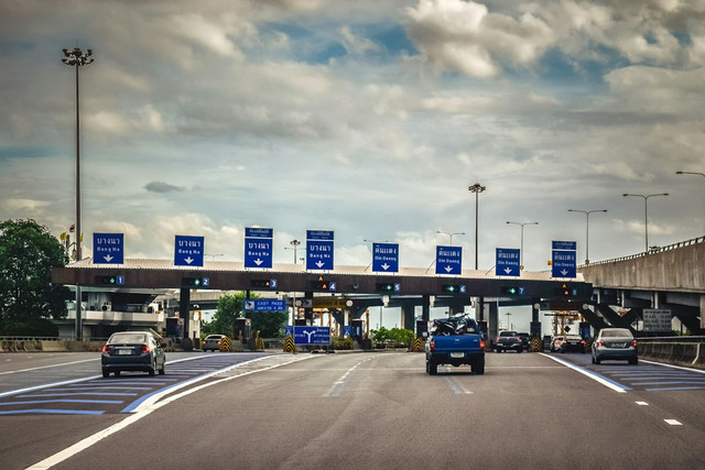 ilustrasi bagaimana gerbang tol mengetahui kendaraan yang lewat. unsplash/center999