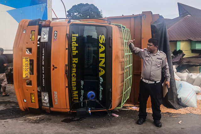 Polisi olah TKP kecelakaan beruntun di Sibolangit, Deli Serdang, Kamis (10/9/2026). Foto: Dok. Polrestabes Medan