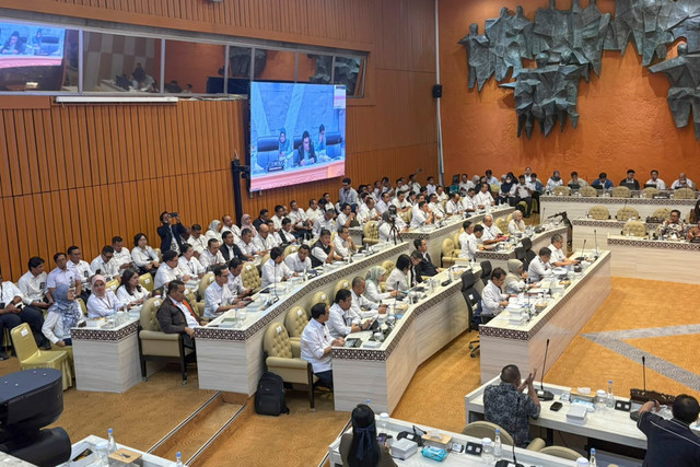 Suasana RDP Komisi V DPR RI dengan Dirjen Cipta Karya dan Dirjen Prasarana Strategis Kementerian Pekerjaan Umum di Kompleks Parlemen, Senayan, Jakarta, Kamis (10/9/2026). Foto: Joakhim Tharob/kumparan