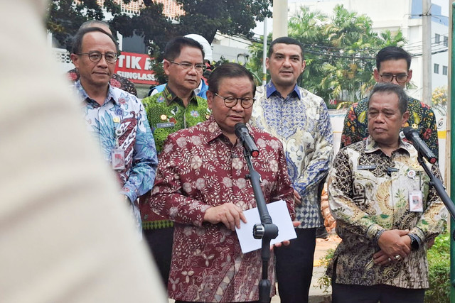 Doorstop Gubernur DKI Jakarta, Pramono Anung pada Kunjungan Lapangan Pembangunan Sarana Jaringan Utilitas Terpadu (SJUT), Jalan Soepomo, Tebet, Jakarta Selatan, Kamis (10/9/2026). Foto: Pradya Tirta/kumparan