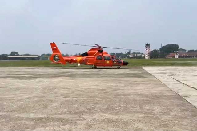 Helikopter HR-3604 dikerahkan untuk mendukung operasi SAR delapan orang yang hilang kontak di Perairan Selat Sunda, Kamis (10/9/2026). Foto: Dok. Basarnas Banten