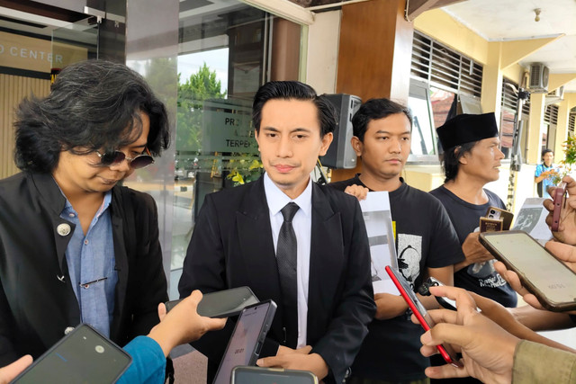 Gusti Rian Saputra, kuasa hukum FN (21) korban dugaan pemerkosaan oknum pengurus ponpes di Sleman hingga hamil saat ditemui di Polresta Sleman, Kamis (10/9/2026). Foto: Panji/kumparan