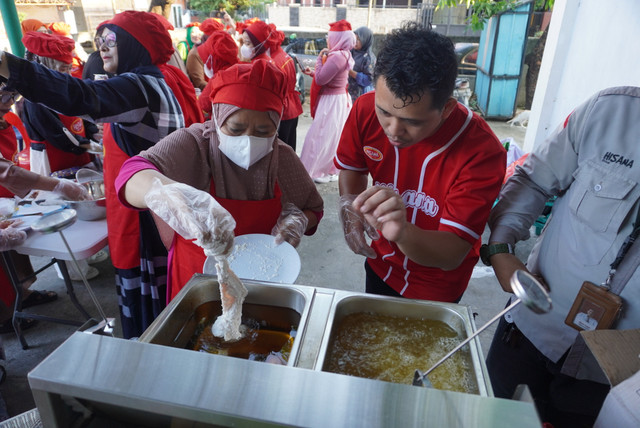 Bersinergi dengan Hisana, DT Peduli Sulsel Gelar Cooking Class untuk Anggota Majelis Qur'an Ulul Ilmi (Sumber: DT Peduli)