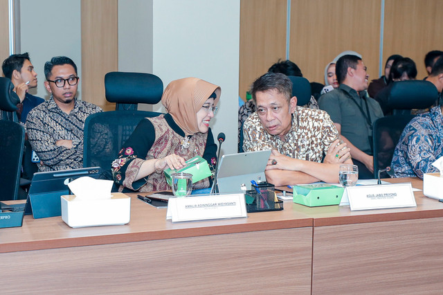 Wakil Menteri Sosial Agus Jabo Priyono hadiri Rapat Koordinasi KPTDP yang dipimpin Luhut Binsar Pandjaitan, nyatakan dukungan penuh Kemensos atas perluasan uji coba digitalisasi bansos ke 258 kabupaten/kota di Jakarta, Kamis (10/9/2026). Foto: Dok. Kemensos
