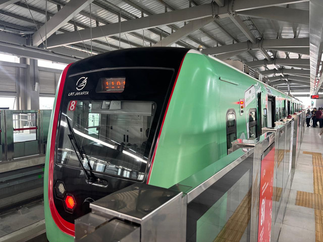 Suasana Uji Coba Perjalanan LRT Jakarta dari Kelapa Gading - Manggarai, Kamis (10/9). Foto: Pradya Tirta/kumparan