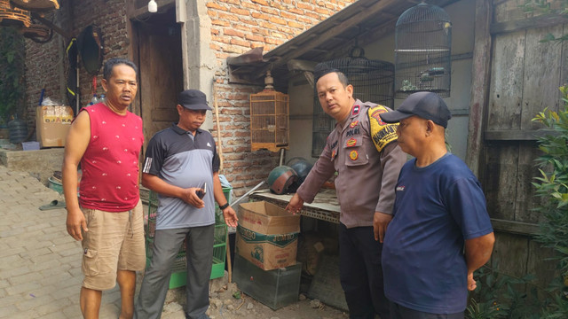 Sesosok bayi laki-laki ditemukan di dalam kardus di samping rumah warga Kelurahan Penggaron Kidul, Kecamatan Pedurungan, Kota Semarang. Foto: Dok. Istimewa