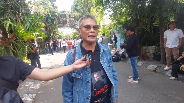Eks Jubir KPK Johan Budi menemui Presiden ke-7 Jokowi di kediamannya di Jalan Kutai Utara Nomor 1, Kelurahan Sumber, Kecamatan Banjarsari, Kota Solo, Kamis (10/9/2026). Foto: Dok. kumparan
