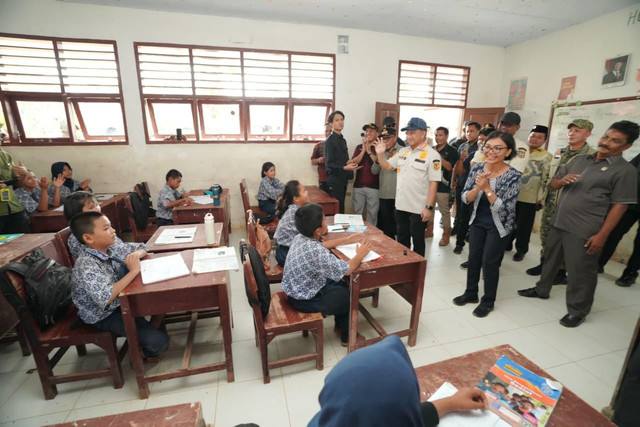 Kasatgas PRR Tito Karnavian meninjau SMP Negeri 1 Tukka di Tapanuli Tengah, Sumatera Utara, Kamis (10/9/2026). Foto: Dok. Satgas PRR