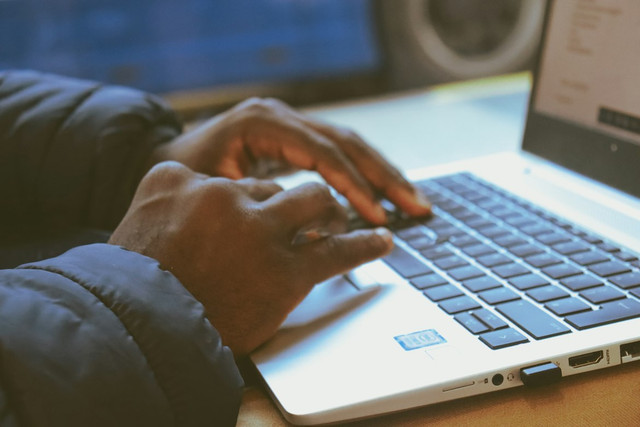 Ilustrasi Apa itu empiris dalam sosiologi. Foto: Unsplash.com/Khaleelah Ajibola