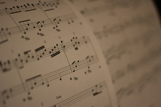 Ilustrasi lirik lagu Made My Night LE SSERAFIM. Foto: Unsplash.com/Scott Kelley