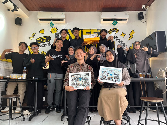 Sumber : Dokumentasi pribadi, diambil oleh penulis di Crisbar dekat UIN Syarif Hidayatullah Jakarta saat jam makan siang.