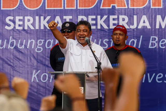 Penasihat Khusus Presiden bidang Ketenagakerjaan dan Kesejahteraan Buruh Said Iqbal menyampaikan paparan saat konsolidasi akbar FSPMI di kawasan Industri MM2100, Cikarang Barat, Kabupaten Bekasi, Jawa Barat, Jumat (11/9/2026). Foto: Darryl Ramadhan/ANTARA FOTO