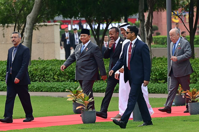 Presiden RI Prabowo Subianto mengikuti penanaman pohon bersama para pemimpin negara anggota BRICS di area Nataraj Statue, Bharat Mandapam, New Delhi, India, Sabtu (12/9/2026). Foto: Muchlis Jr/Biro Pers Sekretariat Presiden