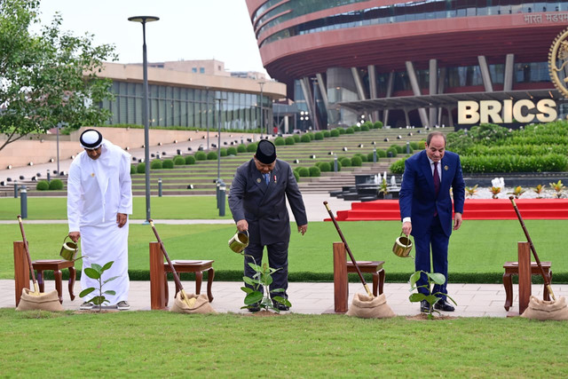 Presiden RI Prabowo Subianto mengikuti penanaman pohon bersama para pemimpin negara anggota BRICS di area Nataraj Statue, Bharat Mandapam, New Delhi, India, Sabtu (12/9/2026). Foto: Muchlis Jr/Biro Pers Sekretariat Presiden