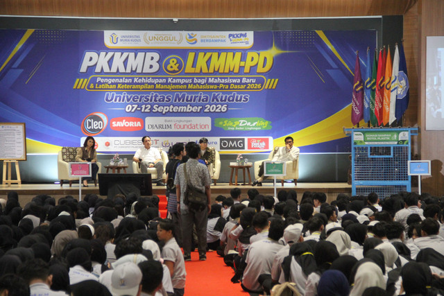Talkshow soal lingkungan menghadirkan pihak Bakti Lingkungan Djarum Foundation, Pandawara Group dan mahasiswa Universitas Muria Kudus di Auditorium Universitas Muria Kudus, Jawa Tengah pada Sabtu (12/9/2026). Foto: Vega Maarijil Ula/kumparan