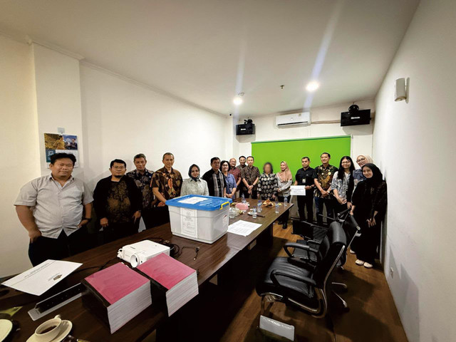 Penyerahan Dirut PT GR ke Kejaksaan Tinggi  DKI Jakarta. Foto: Dok. PPNS Kanwil DJP Jakarta Pusat