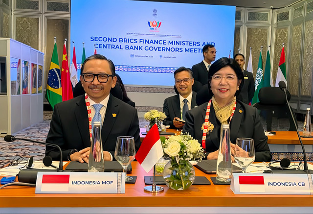 Gubernur BI Destry Damayanti dan Wamenkeu Juda Agung menghadiri Pertemuan Menteri Keuangan dan Gubernur Bank Sentral BRICS. Foto: Bank Indonesia