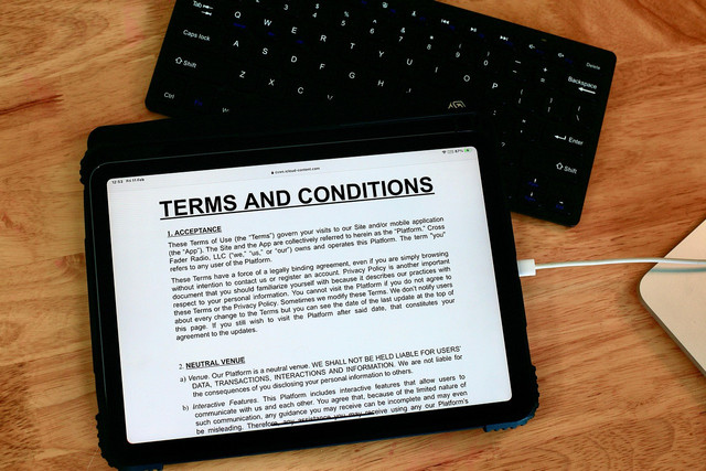 Foto: https://cdn.pixabay.com/photo/2022/02/13/02/01/terms-7010195_1280.jpg