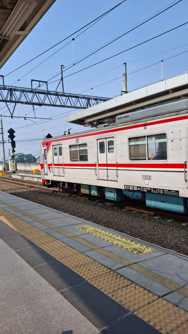 Dokumentasi pribadi/Dionisius Wijaya : Transportasi Publik KRL Stasiun Manggarai