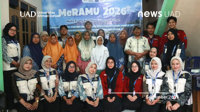 Tim MeRAMU Universitas Ahmad Dahlan (UAD) kenalkan manfaat empon-empon sebagai obat herbal (Foto. Tim MeRAMU UAD).jpg