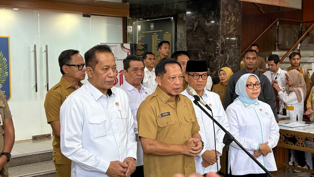 Mendagri Tito Karnavian menyampaikan keterangan terkait SKB Ruang Bersama Indonesia serta rencana verifikasi dan validasi Kopdes Merah Putih di Kantor Kemendagri, Jakarta, Senin (14/9/2026). Foto: Jonathan Devin/kumparan