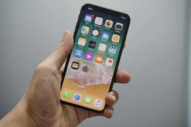 Ilustrasi iphone HDC itu apa?, Unshplash/Bagus Hernawan