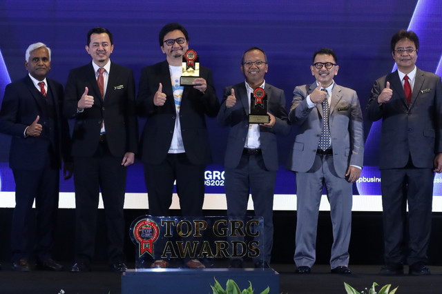 PT Ethos Kreatif Indonesia berhasil meraih dua penghargaan TOP GRC Awards 2026 #Star 3 dan The Most Committed GRC Leader 2026 kepada Direktur Utama PT Etos Kreatif Indonesia, Lucky Hatreztyo dalam ajang TOP GRC Awards 2026 di Jakarta. Foto: Dok. Istimewa