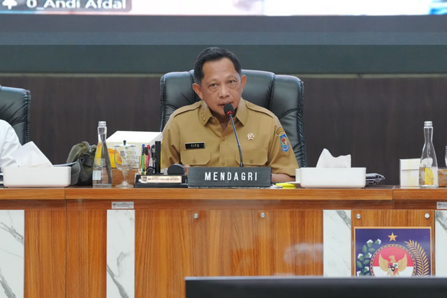 Mendagri Muhammad Tito Karnavian imbau kepala daerah dukung proses verifikasi dan validasi pembangunan Koperasi Desa/Kelurahan Merah Putih (Kopdeskel) dalam rapat koordinasi di Kemendagri, Jakarta, Senin (14/9/2026). Foto: Kemendagri RI