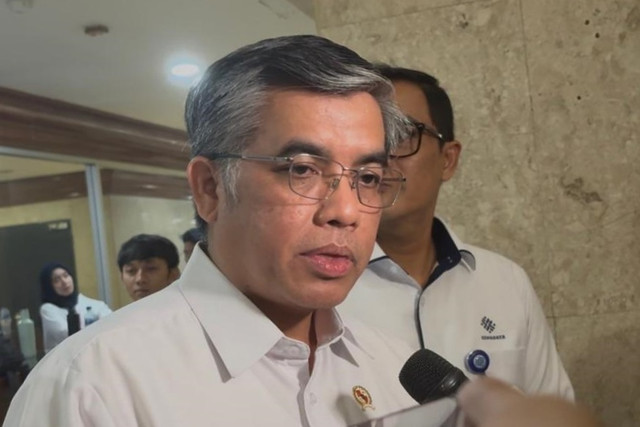 Menteri Ketenagakerjaan Yassierli seusai rapat dengan Komisi IX DPR RI tentang RUU Pelindungan Ketenagakerjaan di Kompleks Parlemen, Senayan, Jakarta, Senin (14/9/2026). Foto: Joakhim Tharob/kumparan