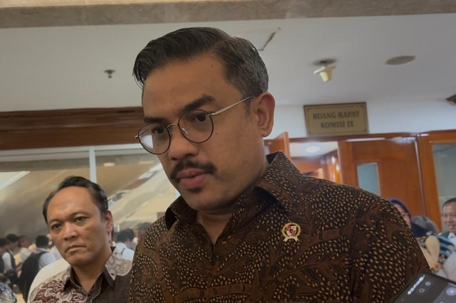 Menteri UMKM Maman Abdurrahman seusai rapat dengan Komisi IX DPR RI tentang RUU Pelindungan Ketenagakerjaan di Kompleks Parlemen, Senayan, Jakarta, Senin (14/9/2026). Foto: Joakhim Tharob/kumparan
