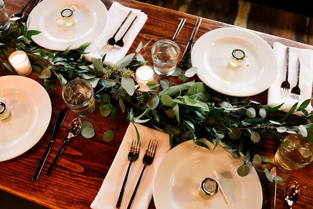 Ilustrasi Apa Itu Table Manner, Foto:Unsplash/Jordan Arnold