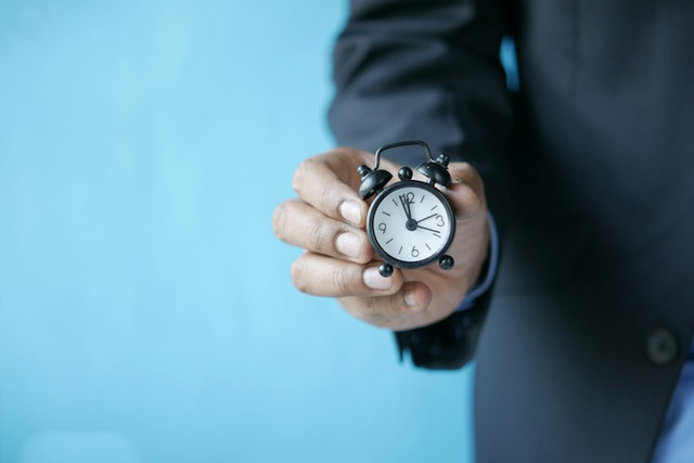 Ilustrasi sense of urgency artinya, foto: Unsplash/Towfiqu barbhuiya
