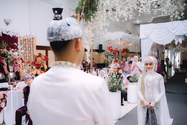 Ilustrasi sepasang pengantin. Foto: Tuti Isnawati/pexels.