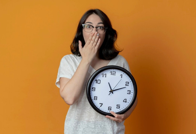 kurang nya mengatur jadwal dengan baik dapat mengakibatkan keterlambatan waktu, sumber foto: Freepik