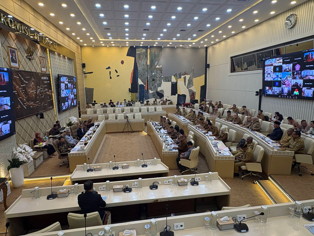 Suasana RDP Komisi II dengan Menteri Dalam Negeri, Wakil Menteri ATR/BPN, dan Kepala Daerah seluruh Indonesia terkait pengelolaan aset Barang Milik Daerah (BMD) di Kompleks Parlemen, Senayan, Jakarta, Selasa (15/9/2026). Foto: Joakhim Tharob/kumparan