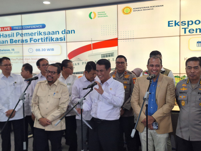 Konferensi pers penemuan beras fortifikasi diduga TMS dan dijual dengan harga tinggi di Kantor Kementan, Jakarta Selatan pada Selasa (15/9/2026). Foto: Argya D. Maheswara/kumparan 
