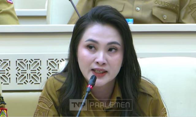 Gubernur Maluku Utara Sherly Tjoanda di Komisi II DPR, Jakarta, Selasa (15/9/2026). Foto: Youtube/ TV Parlemen