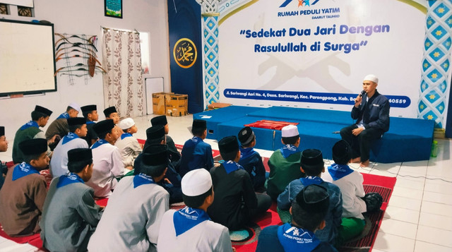 Kegiatan Rutin Pembinaan Santri Rumah Peduli Yatim oleh Tim DT Peduli Bandung secara langsung (Sumber: DT Peduli)
