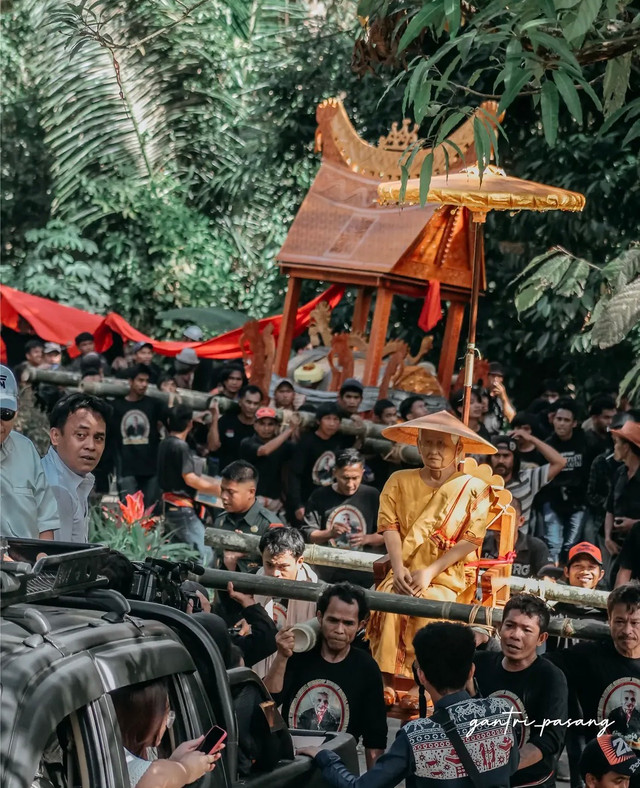 Suasana pelaksanaan tradisi Rambu Solo di Toraja. Dokumentasi milik @gantri_pasang dan telah mendapat izin untuk digunakan dalam artikel.