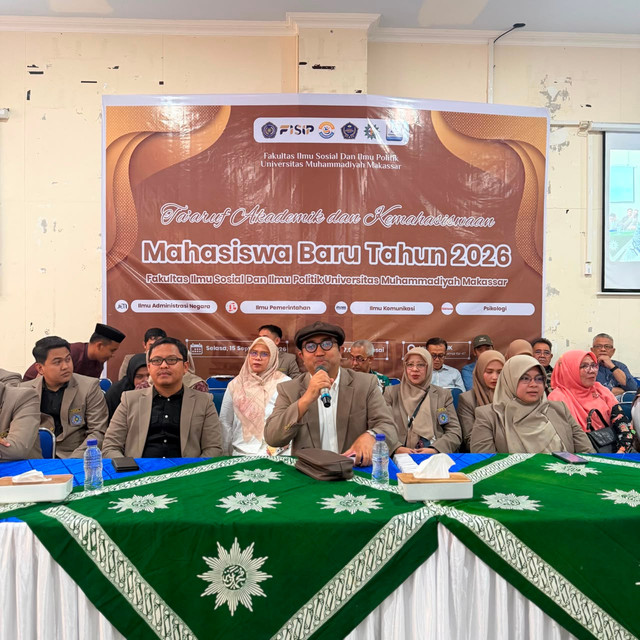 Dekan FISIP Unismuh Ingatkan Maba Hadapi Persaingan dengan AI