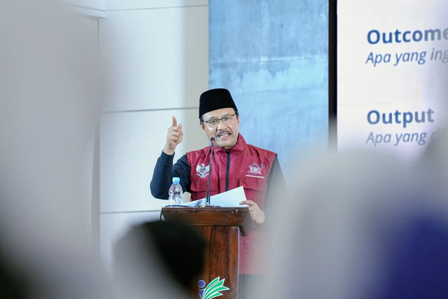 Mensos Gus Ipul bersama Wamensos Agus Jabo menghadiri agenda Gerakan Nasional Peduli Tetangga untuk Perlindungan Sosial di Aula Arafah, Asrama Haji Makassar, Sulawesi Selatan, Selasa (15/9/2026). Foto: Kemensos RI