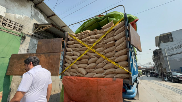 Pengungkapan kasus ekspor kacang tanah ilegal di Penjaringan, Jakarta Utara oleh Polda Metro Jaya, Rabu (16/9/2026). Foto: Rayyan Farhansyah/kumparan